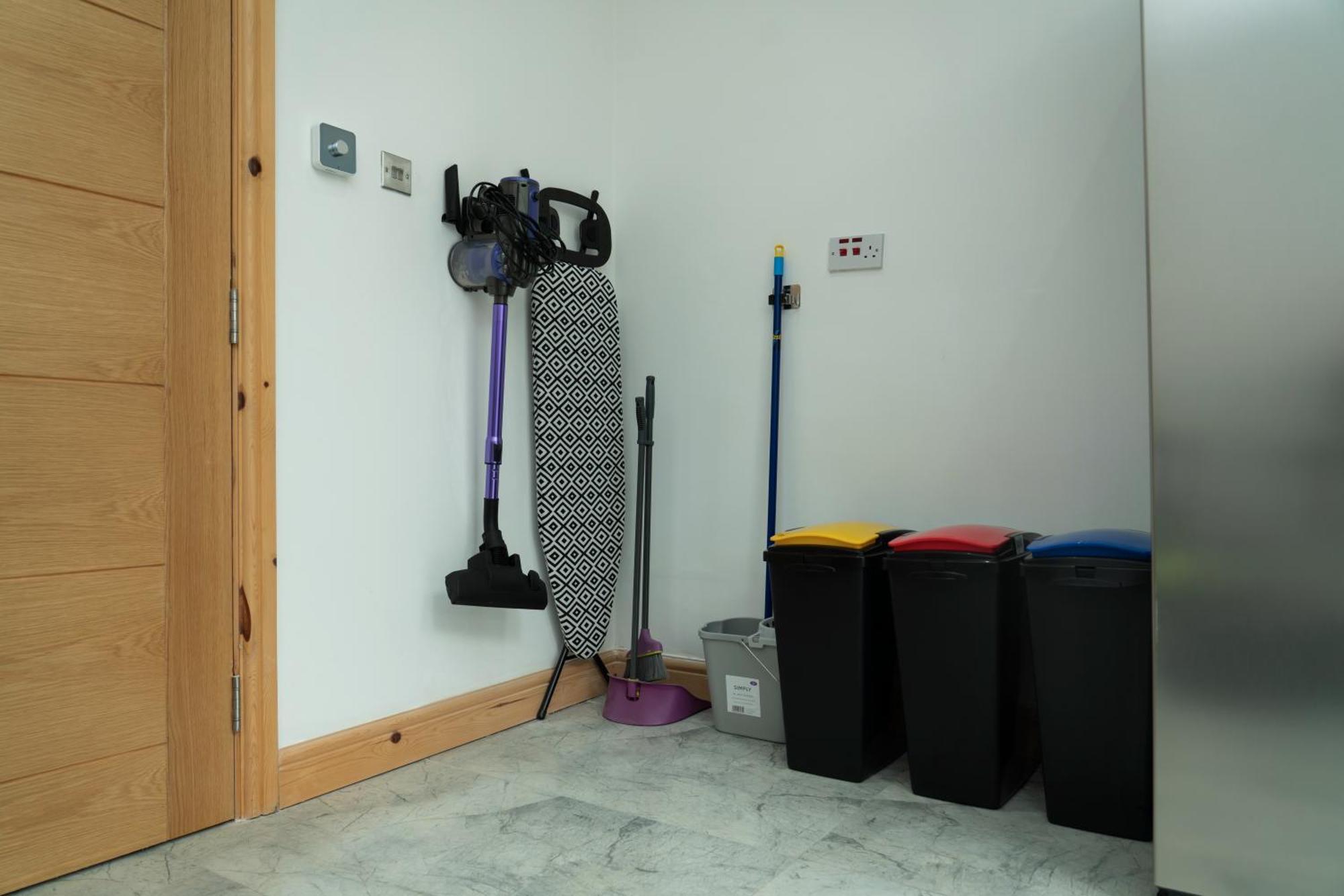 Double Bedroom Near Etihad And Coop Live With Free Parking, Shared Kitchen & Bathroom - Including Free 1-Hour Early Check-In Or Late Check-Out For Bookings Until July 맨체스터 외부 사진