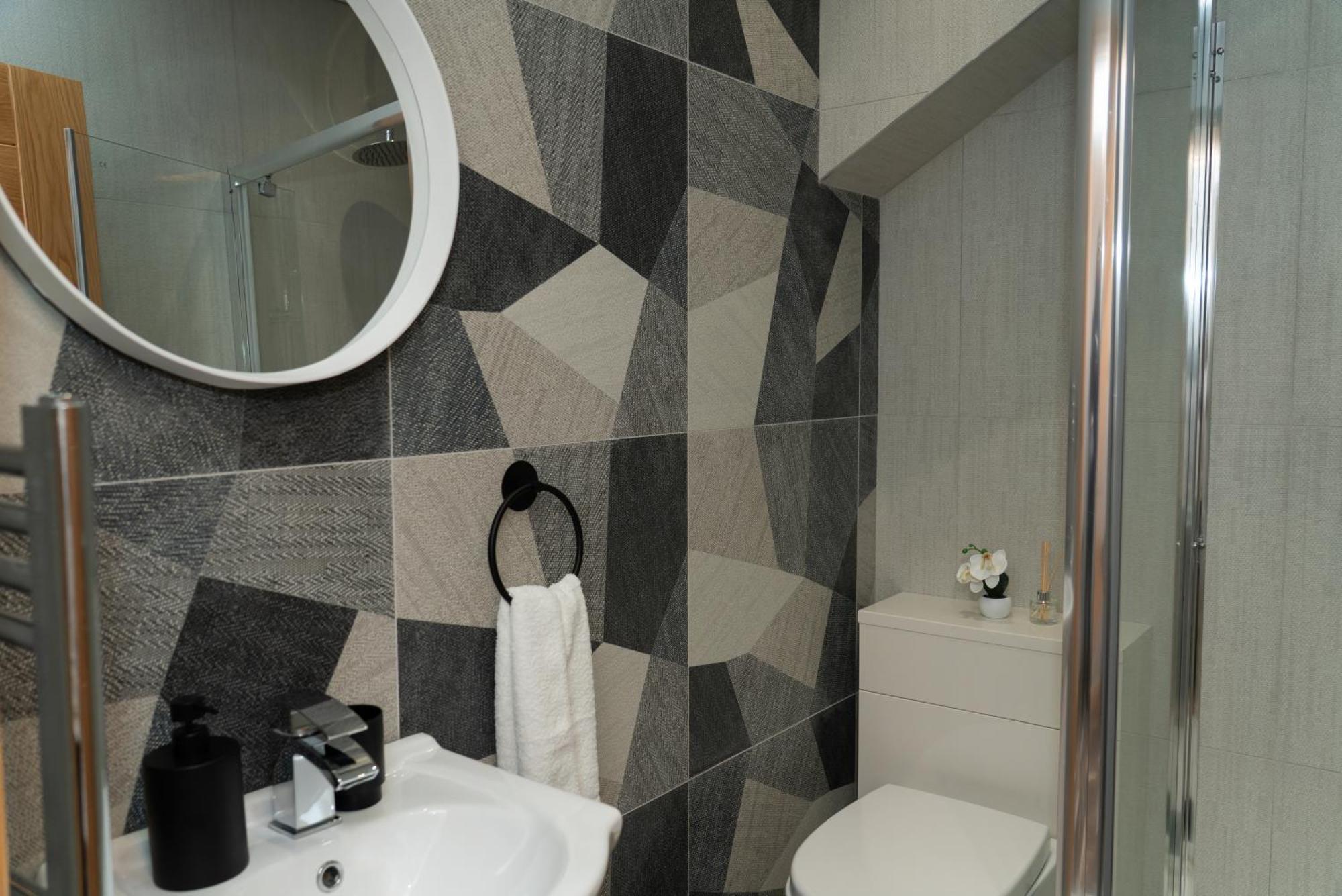 Double Bedroom Near Etihad And Coop Live With Free Parking, Shared Kitchen & Bathroom - Including Free 1-Hour Early Check-In Or Late Check-Out For Bookings Until July 맨체스터 외부 사진